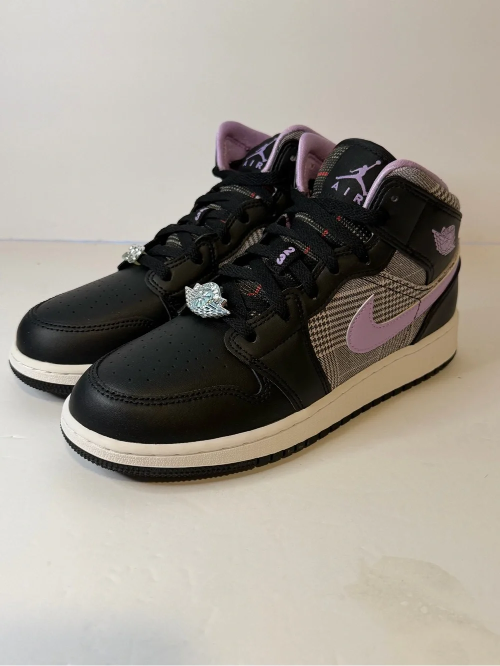 Jordan 1 mid SE Houndstooth size 6.5Y